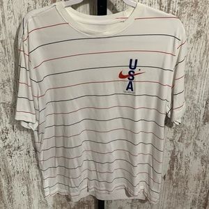 Nike Mens Tshirt size L